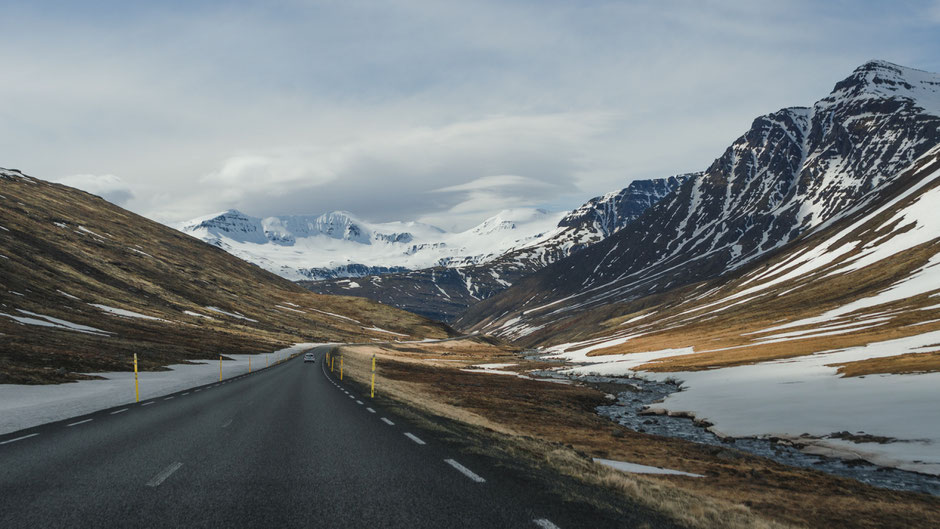 Ringstraße in Island. Bild von Lucas Marcomini auf Unsplash.