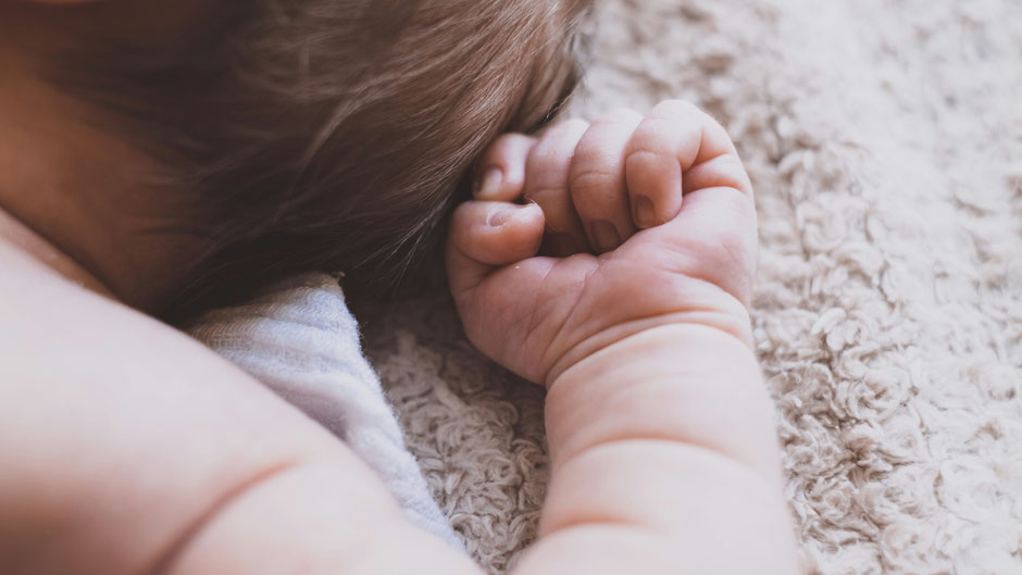 Baby. Bild von freestocks auf Unsplash.