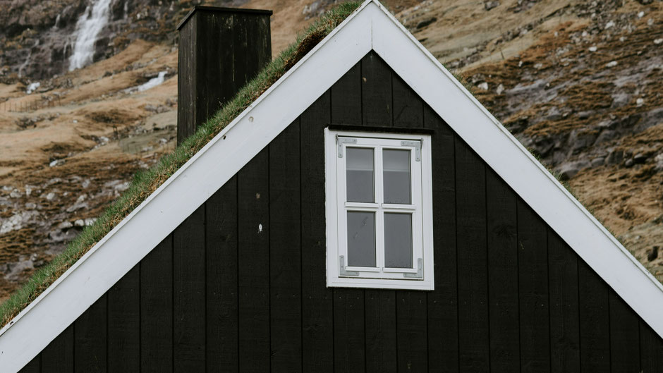 Fenstergiebel. Bild von Annie Spratt auf Unsplash.