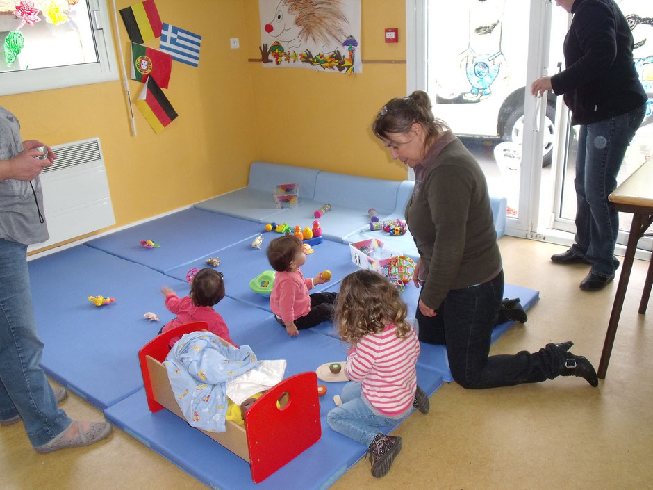 Rencontres entre assistantes maternelles avec le R.I.A.M.  Froidfond.fr