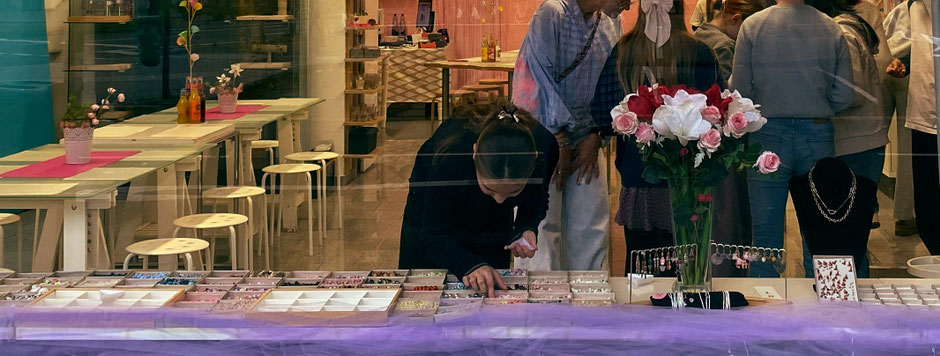 Idee Wochenende Düsseldorf Schmuck basteln mit Freunden Armband gestalten 16 €uro 1 Stunde 