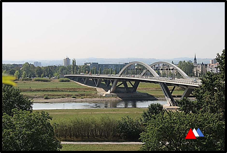 De verbinding over de Elbe Dresden "Waldschlößchenbrücke" foto auteur2018.  