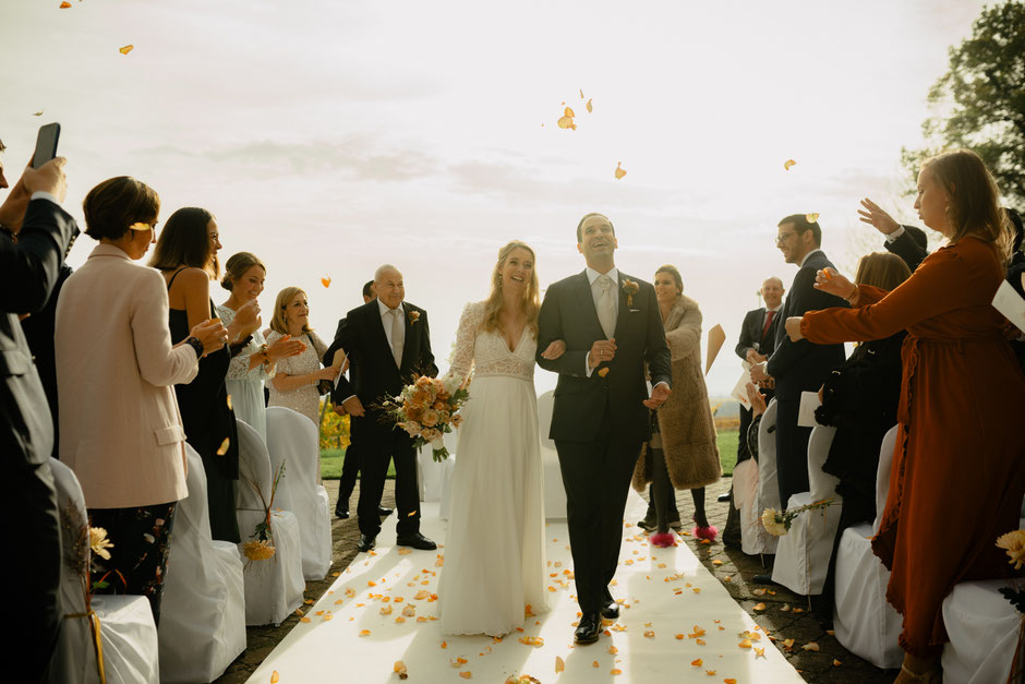 Your fine best wedding ceremony with speaker, celebrant, and officiant Thomas in all part of Germany and across Europe. Contact now. Premium. Frankfurt, Hessen, Rhein-Main and everywhere on continent.