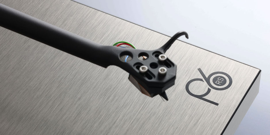 Rega Planar 6RS Detail - 3Punkte fixierung für optimale Ausrichrung des Tonabnehmers