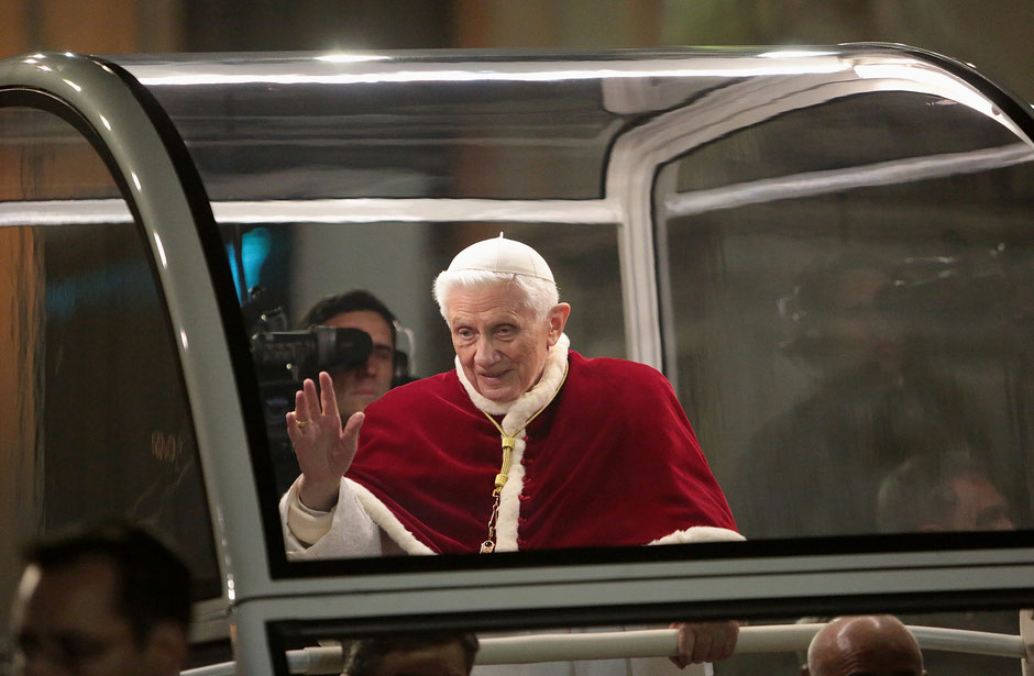 Le Pape Benoit XVI. Rencontre européenne de Taizé. Basilique Saint-Pierre. 2013. Rome. 