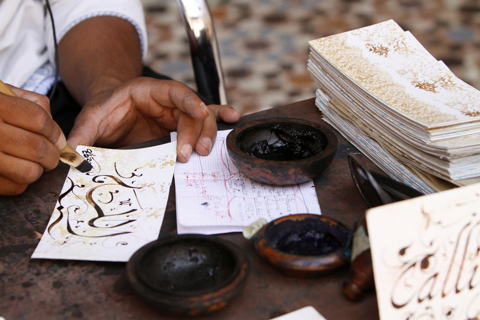 Calligraphe. Medersa Ben Youssef. Ecole coranique. Marrakech.