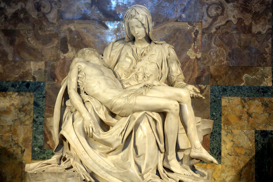 Michaelangelo's Pieta sculpture. 1499. St Peter's Basilica. Roma.