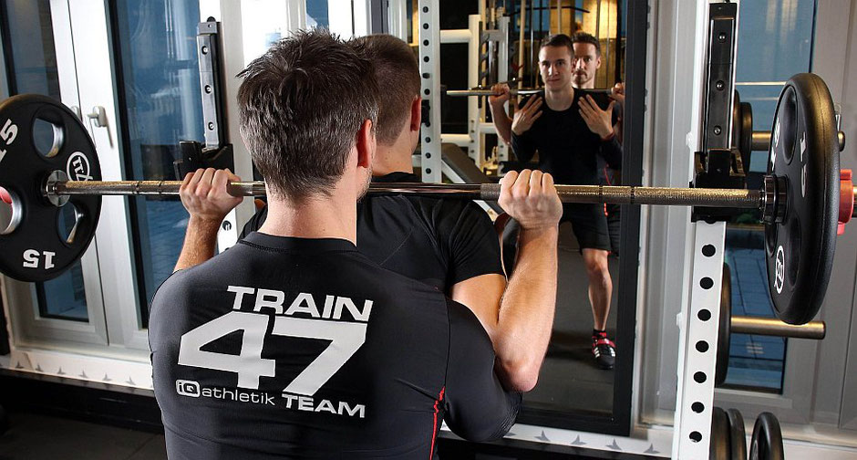 Erlernen der Grundübungen im Krafttraining mit Andreas Wagner - Autor von Krafttraining im Radsport