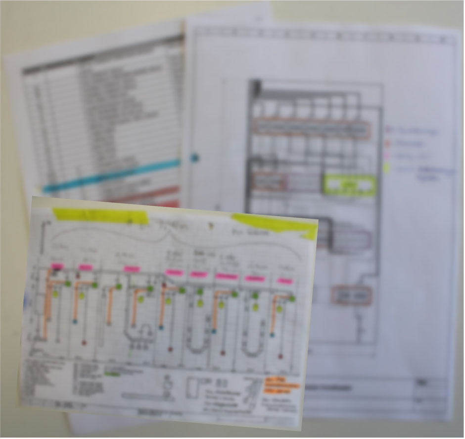 Von Auszubildenden gefertigte Materialliste, Montageplan und Installationsplan (im Unschärfe-Modus zum Schutz vor Nachahmung).