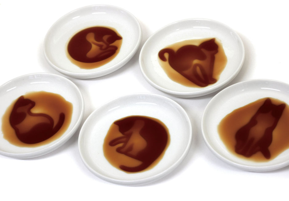 Cat Soy sauce dish