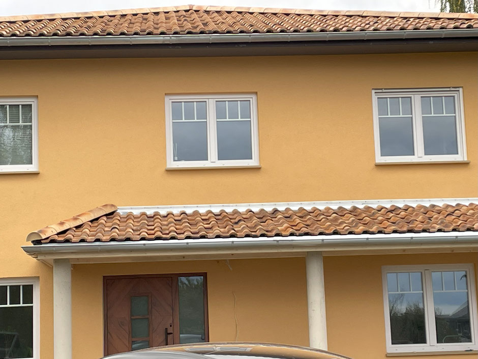 Einfamilienhaus in Penig mit neuer Dacheindeckung aus Tondachziegeln und frischer Fassade