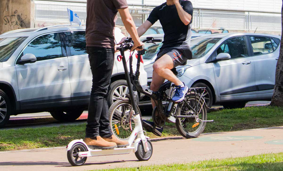 Trottinette électrique contre vélo à assistance électrique