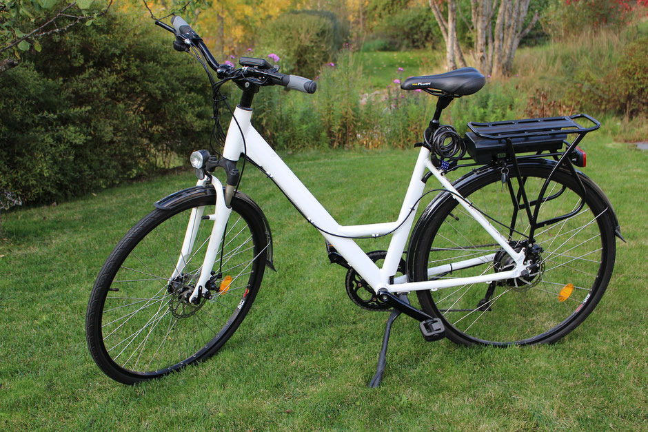 vélo à assistance électique blanc