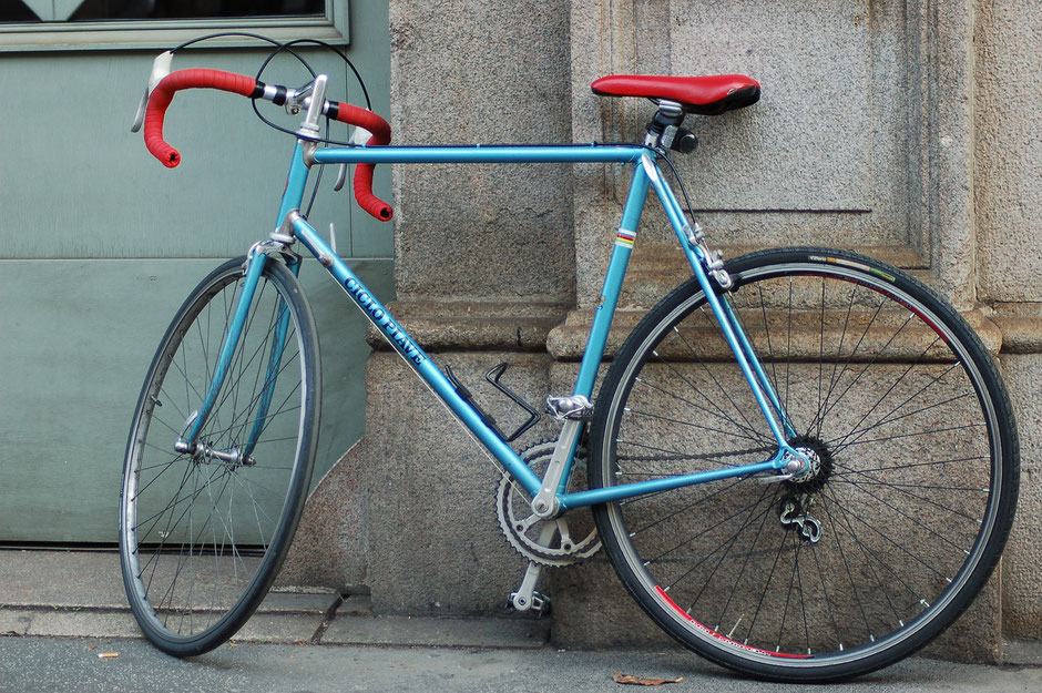 vélo de course vintage bleu