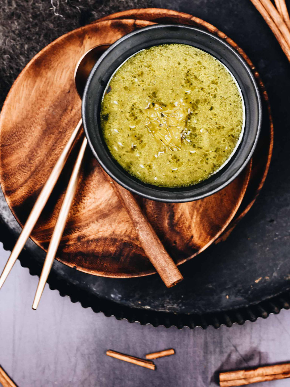 ORIENTALISCHE ZWIEBELSUPPE MIT MINZE & ZIMT