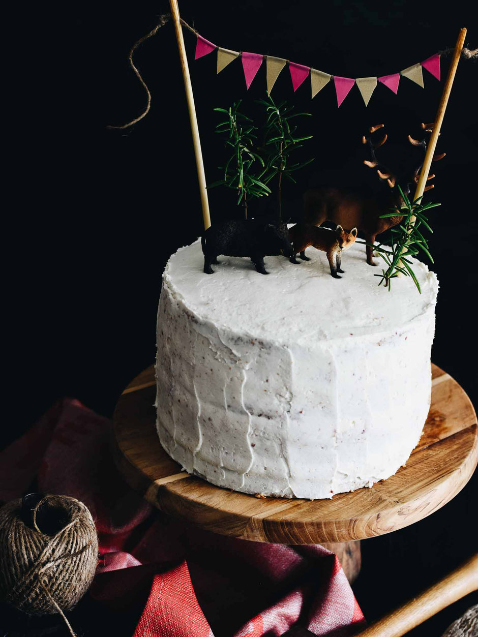 EINFACHE QUARKTORTE MIT MANDELBISKUIT