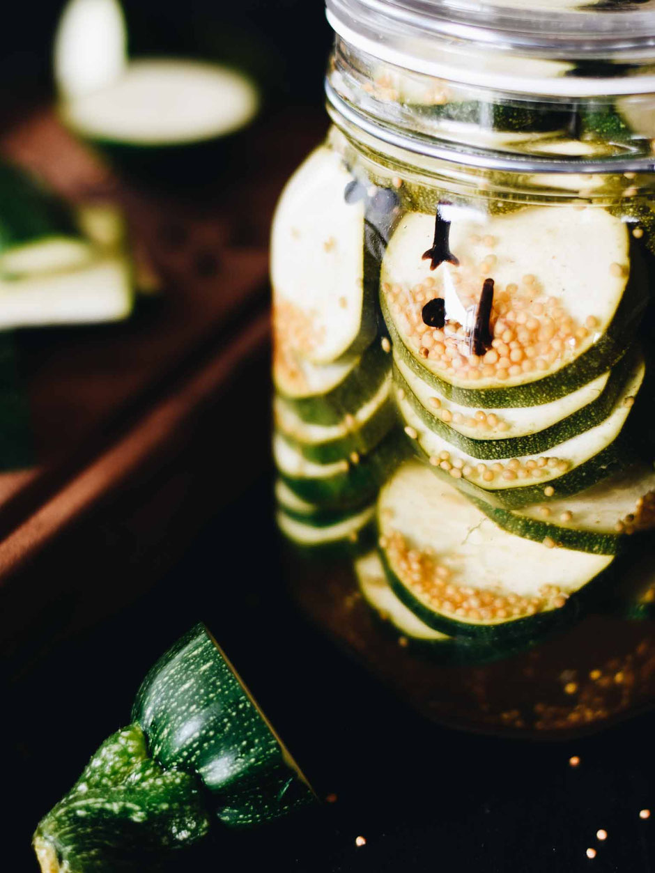 EINGELEGTE ZUCCHINI