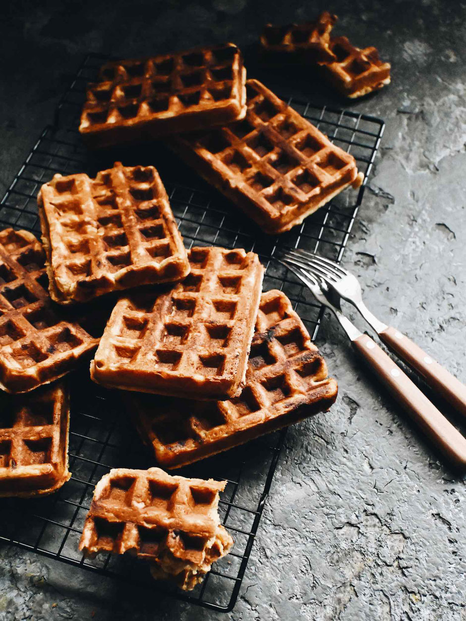 SIMPLE SÜSSE WAFFELN À LA MELISSA CLARK AUS DER NY TIMES GEPIMPT MIT GUDBRANDSDALEN, EIN BRAUNKÄSE AUS NORWEGEN