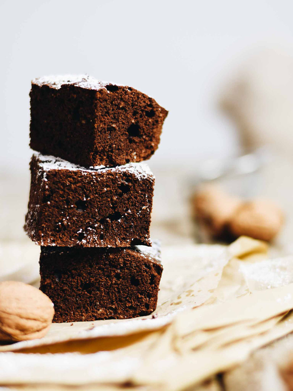 SCHOKOLADENBROWNIES MIT WALNÜSSEN