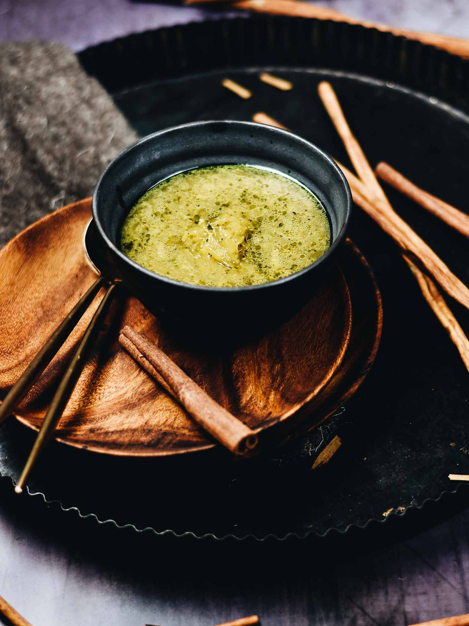 ORIENTALISCHE ZWIEBELSUPPE MIT MINZE & ZIMT