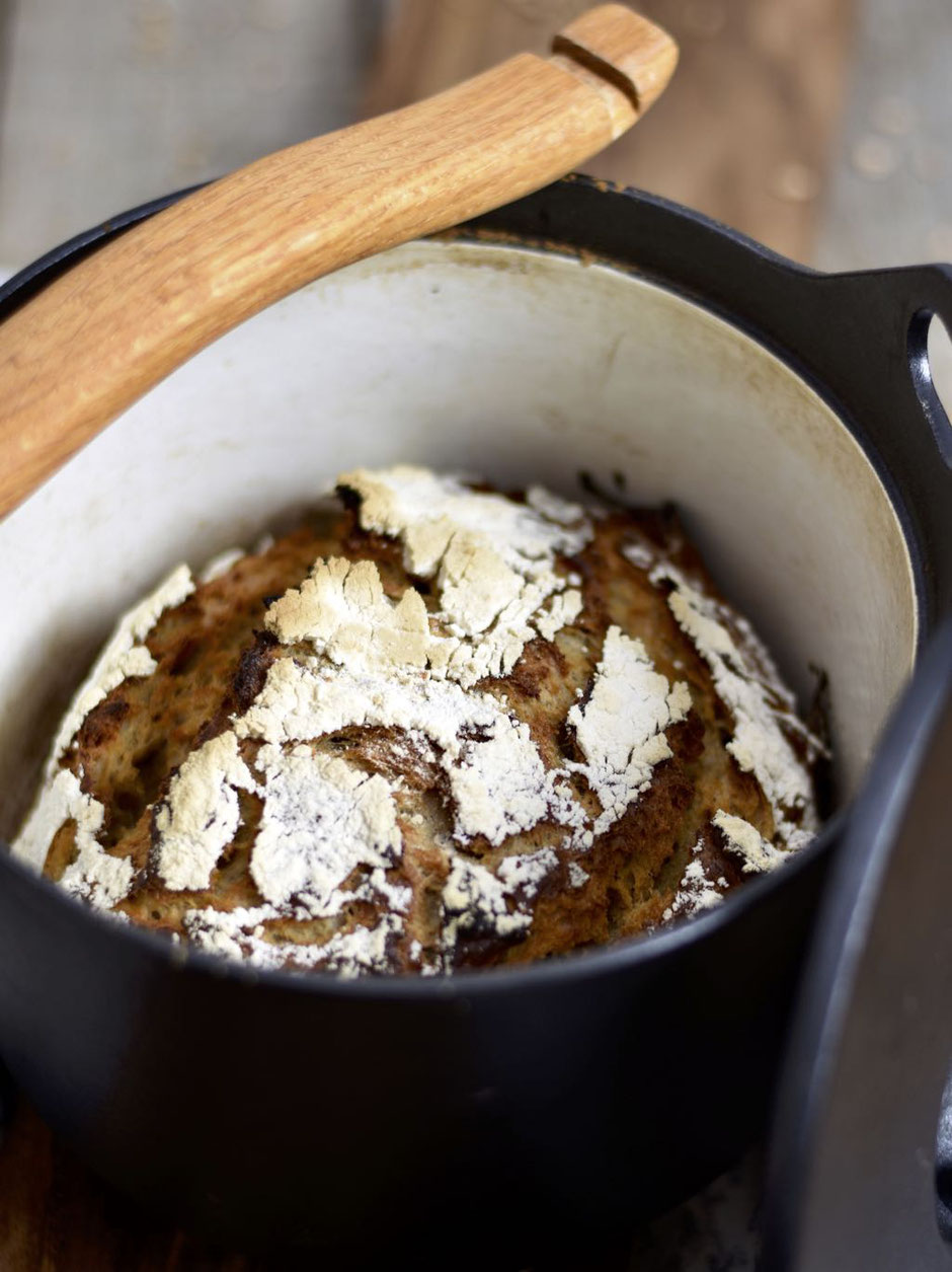 EINFACHES BROT MIT HEFE