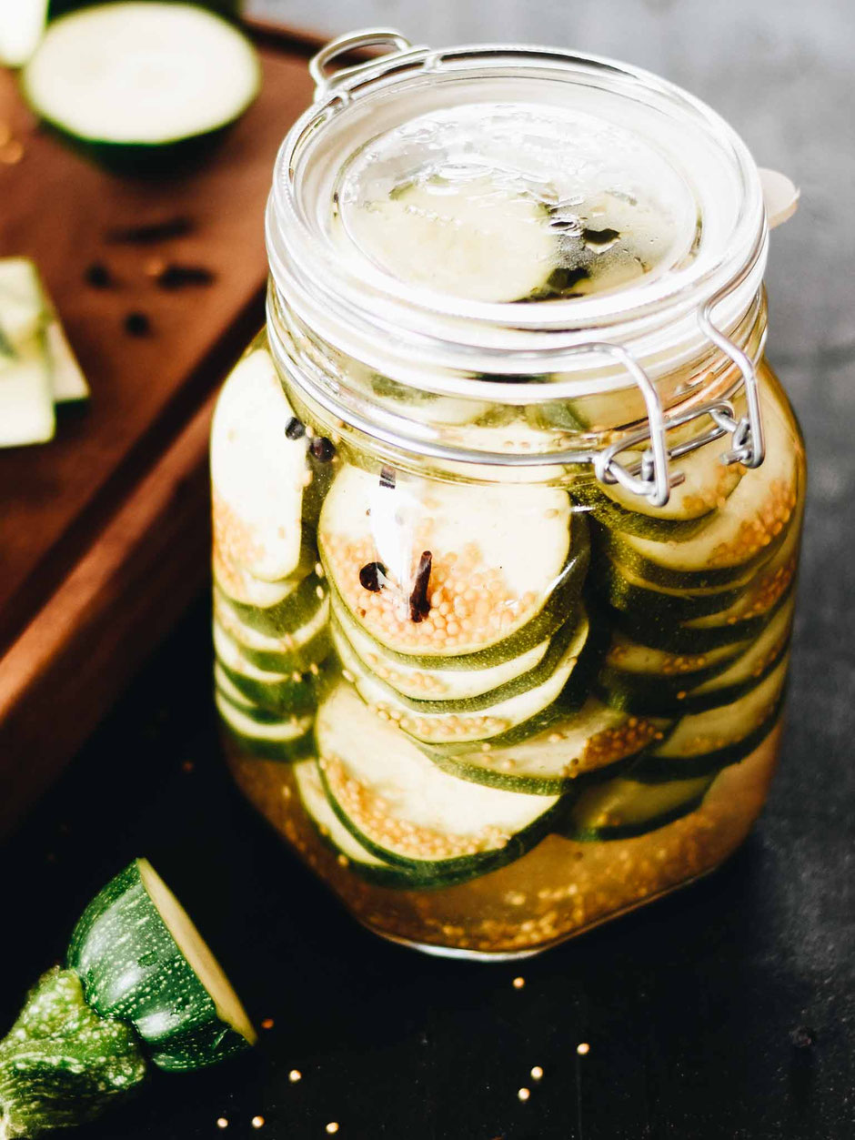EINGELEGTE ZUCCHINI