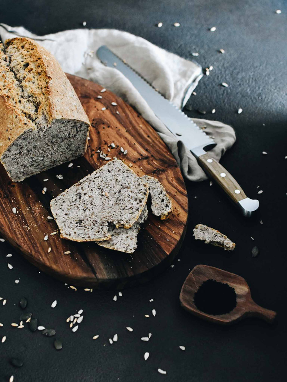 DINKEL-NUSS-BROT OHNE GEHEN MIT START IM KALTEN OFEN