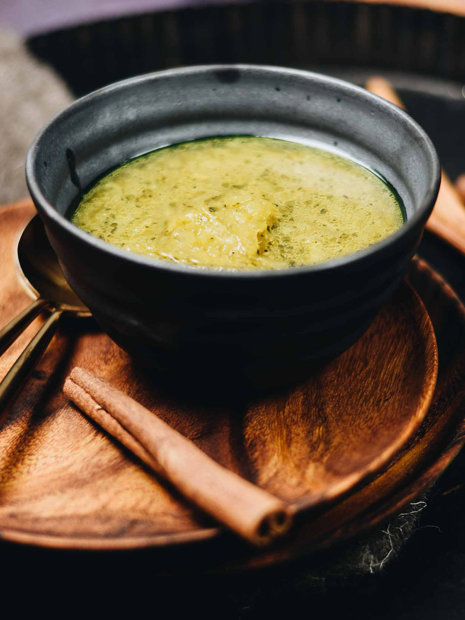 ORIENTALISCHE ZWIEBELSUPPE MIT MINZE & ZIMT