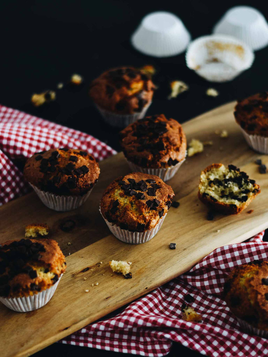 STRACIATELLA MUFFINS MIT SCHOKOSTREUSELN