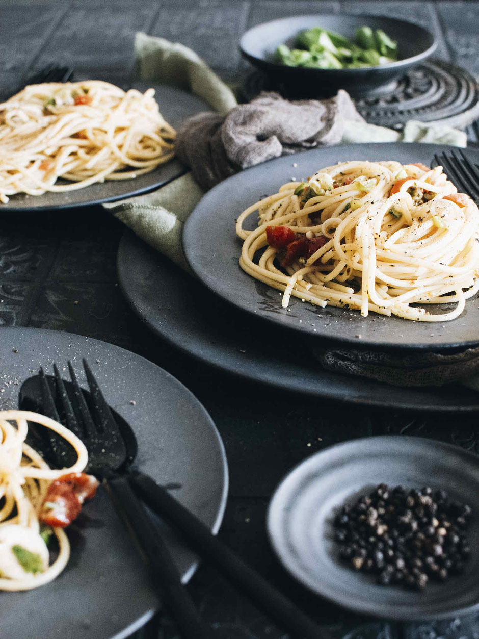 SPAGHETTI MIT UNGEKOCHTER SOSSE - DER PASTA CODEX