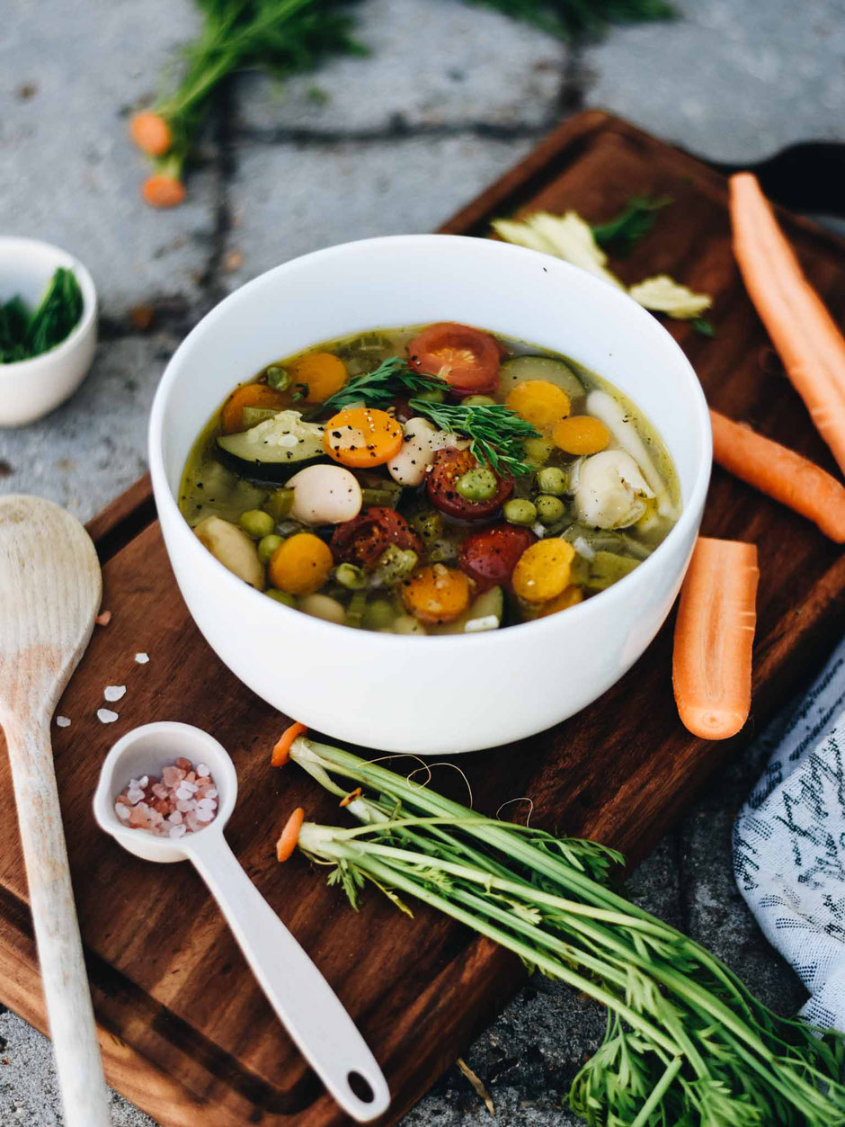 SOMMERLICHE MINESTRONE