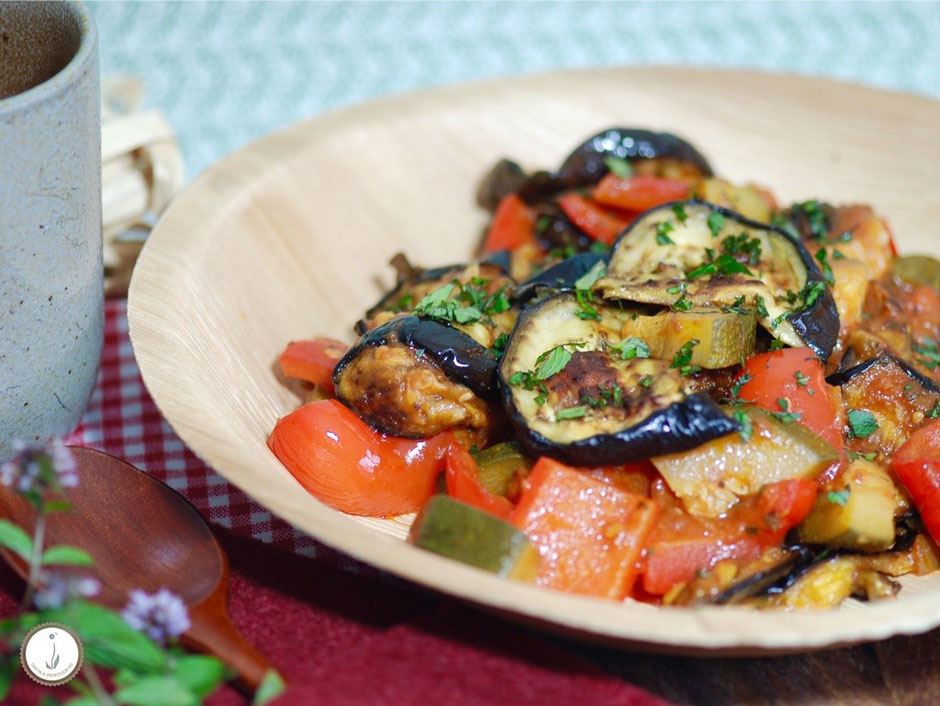 UMWERFENDES RATATOUILLE MIT OFENAUBERGINEN