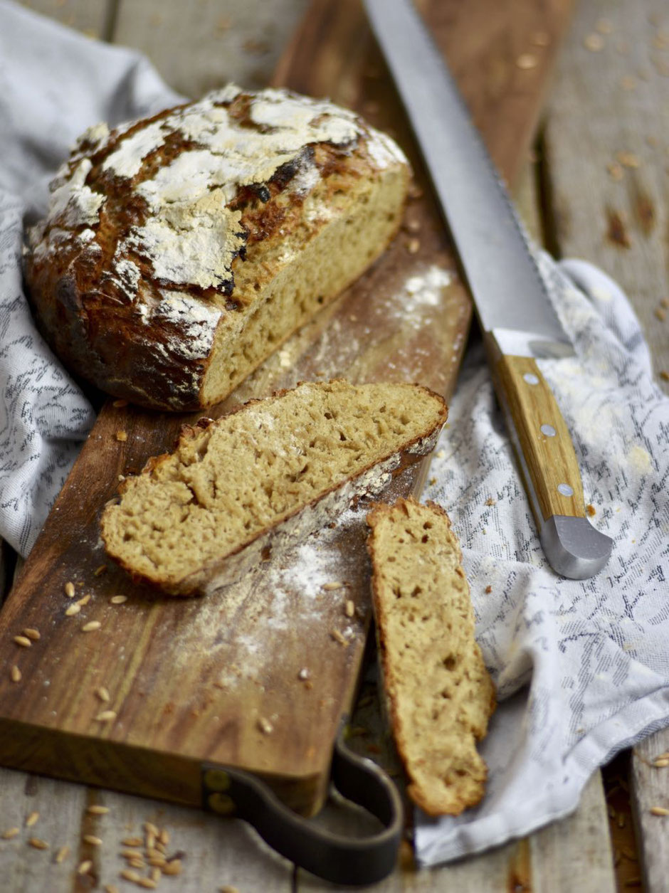 Einfaches Brot mit Hefe - SANDDORN &amp; SEEGRAS