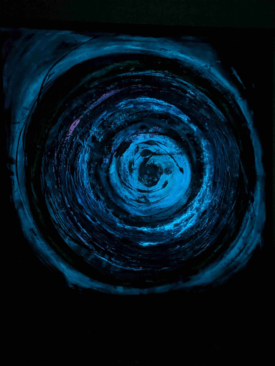 Circle, 80x80cm, Mixmedia im Dunkeln