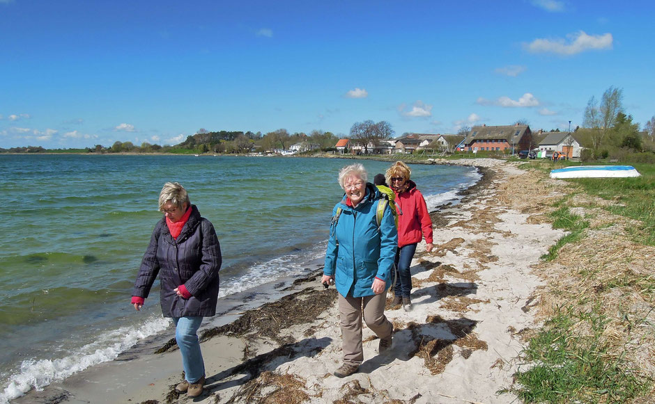 Hagensche Wiek – Wandern am Strand kann schöner kaum sein. Foto. C. Schumann, 2016