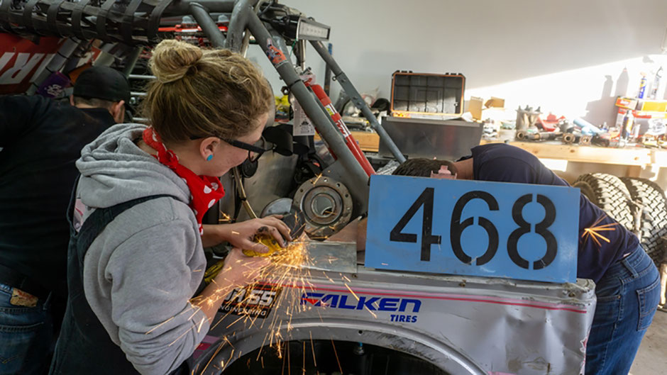 amber turner king of the hammers every man challenge suzuki samurai