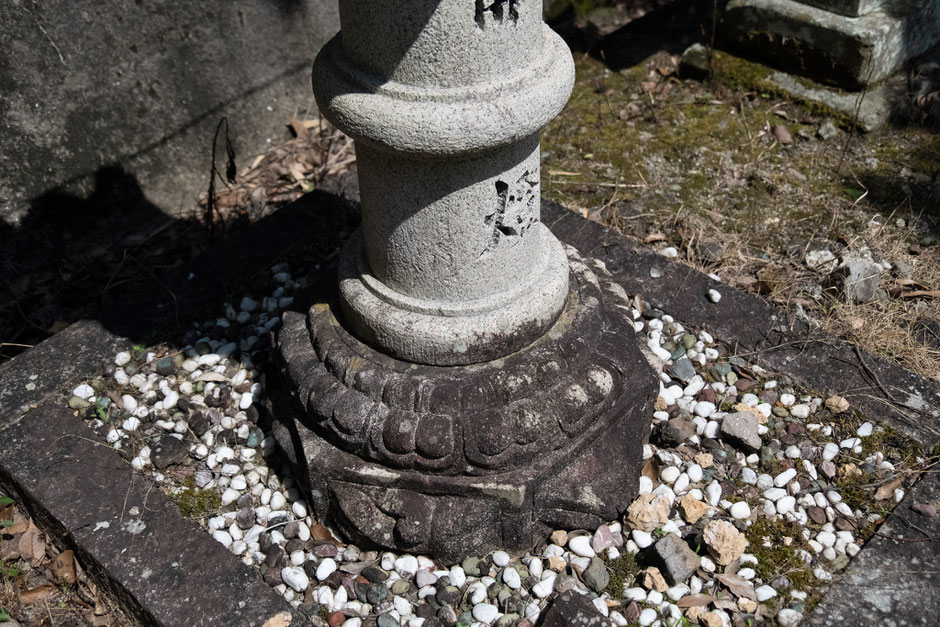 【宇佐市安心院町】里の駅近くの貴船神社(戸方)で見つけた春日燈籠の跡