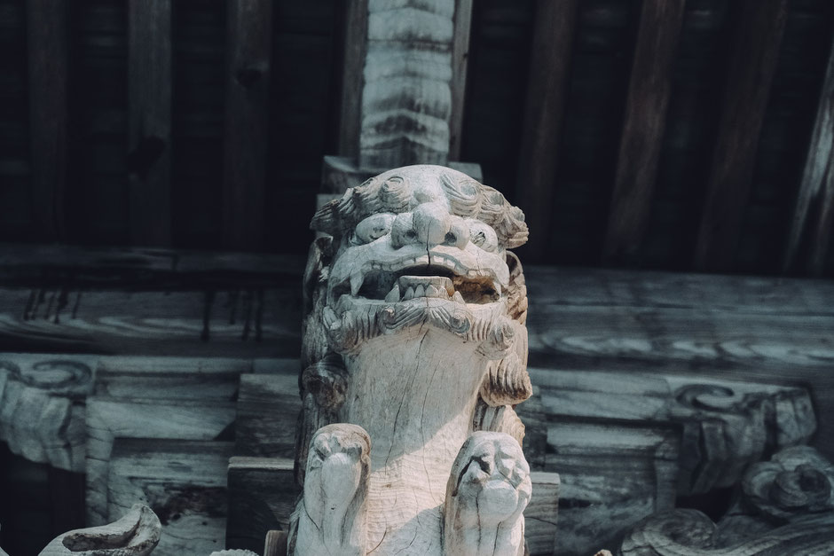 福岡県築上町 葛城神社妙見宮 木鼻 阿形の狛犬