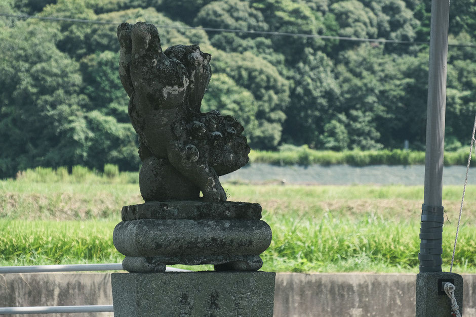 福岡県築上町 小原正八幡宮 逆立ち狛犬