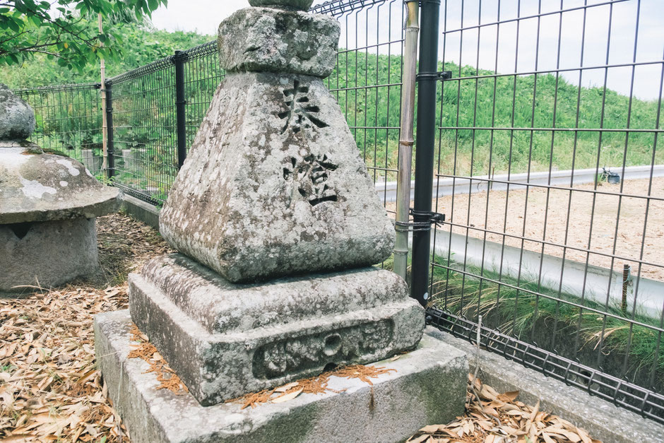 宇佐市下拝田 貴船神社 石灯籠