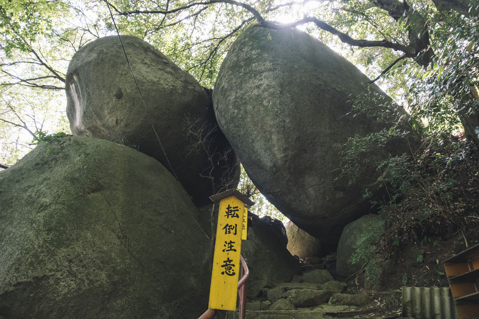 【難病平癒の観音様】福岡県みやこ町「胸の観音」の巨石