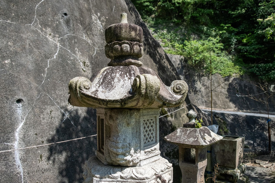 【宇佐市安心院町】里の駅近くの貴船神社(戸方)で見つけた春日燈籠の跡