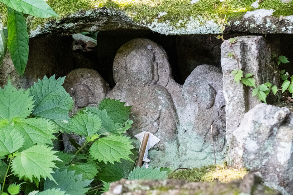 【宇佐市安心院町】里の駅近くの貴船神社(戸方)石仏