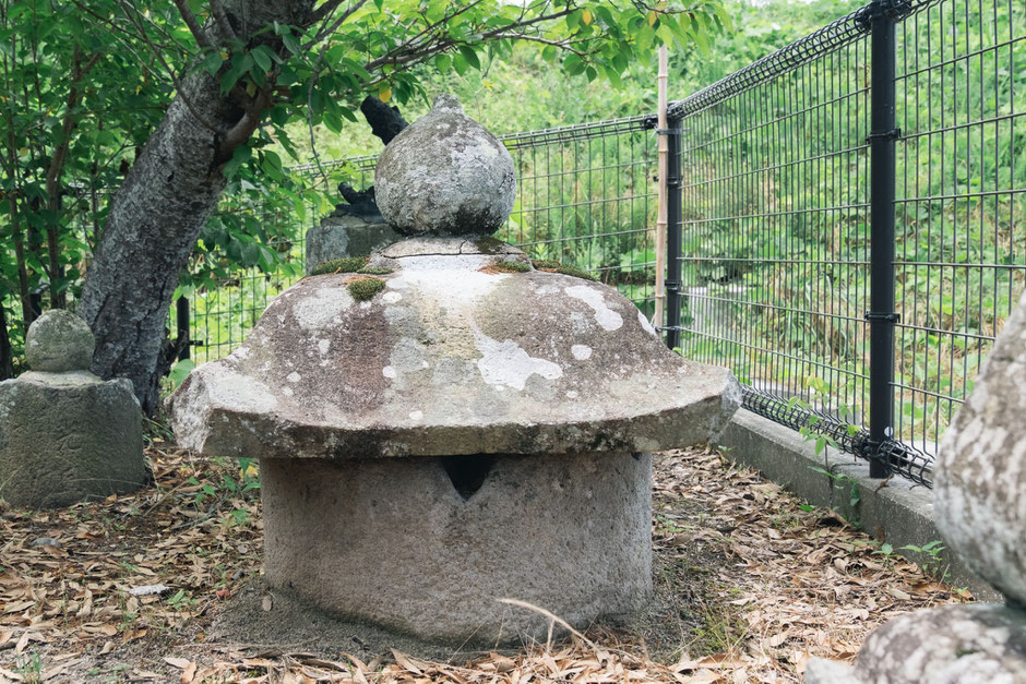 宇佐市下拝田 貴船神社 石灯籠