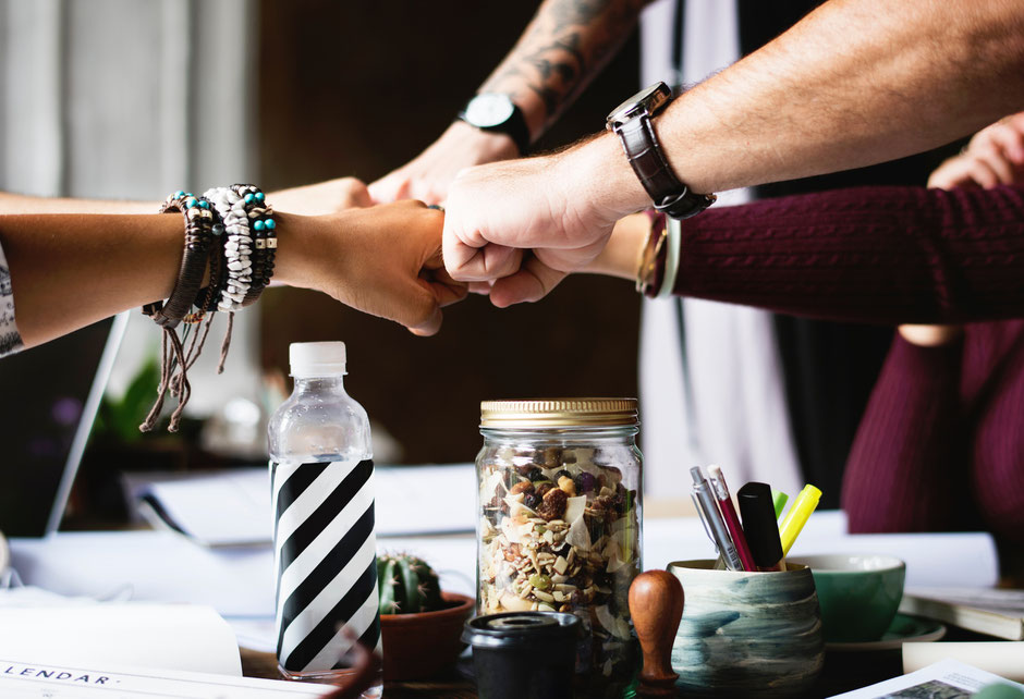 Some challenges can only be tackled as a team. Source: pixabay, StockSnap
