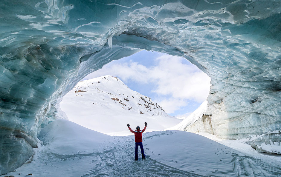 Pitztaler Gletscher, Eisklettern im Pitztal, Wintersport im Pitztal, Skifahren im Pitztal, Urlaub in Tirol, Eishöhle am Pitztaler Gletscher