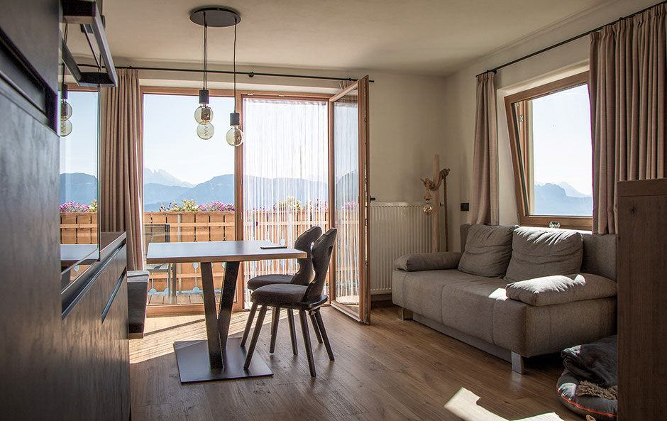 Parndle Hof Villander Urlaub auf den Bauernhof, Eisacktal, Roter Hahn Südtirol, Bergurlaub mit Hund,