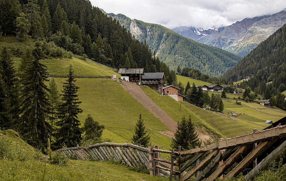 Ultental, Ultener Höfeweg, Wandern in Südtirol, Bergurlaub mit Hund, Urlaub mit Hund in Südtirol