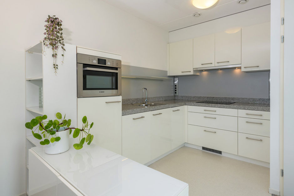 Keuken totaal schoon en leeg voor verkoop woning