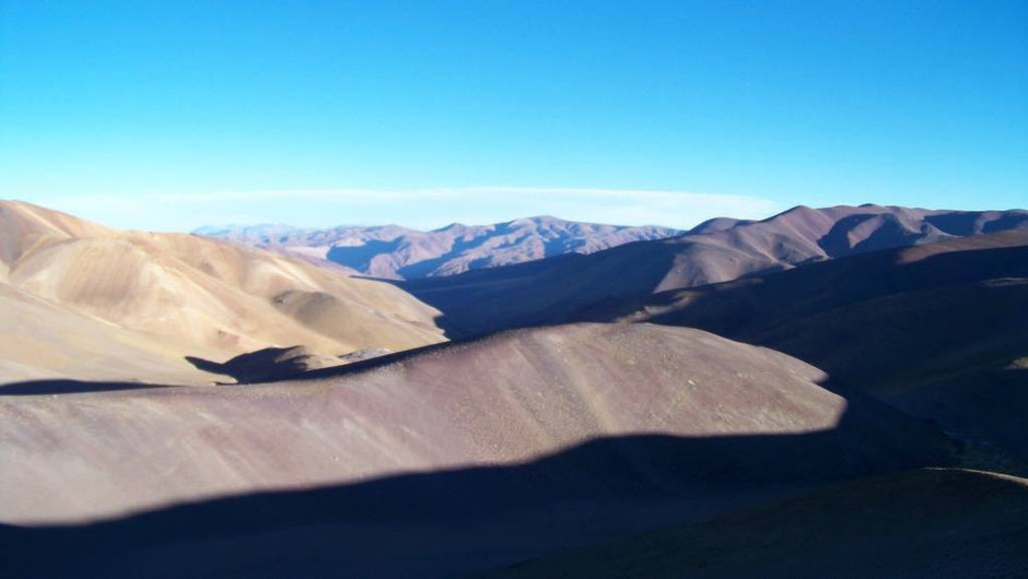 Volviendo con los últimos rayos de sol tiñendo la cordillera.